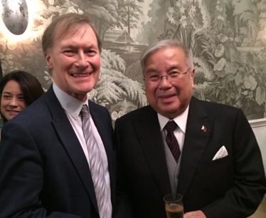 New Filipino Ambassador presents credentials to the Queen